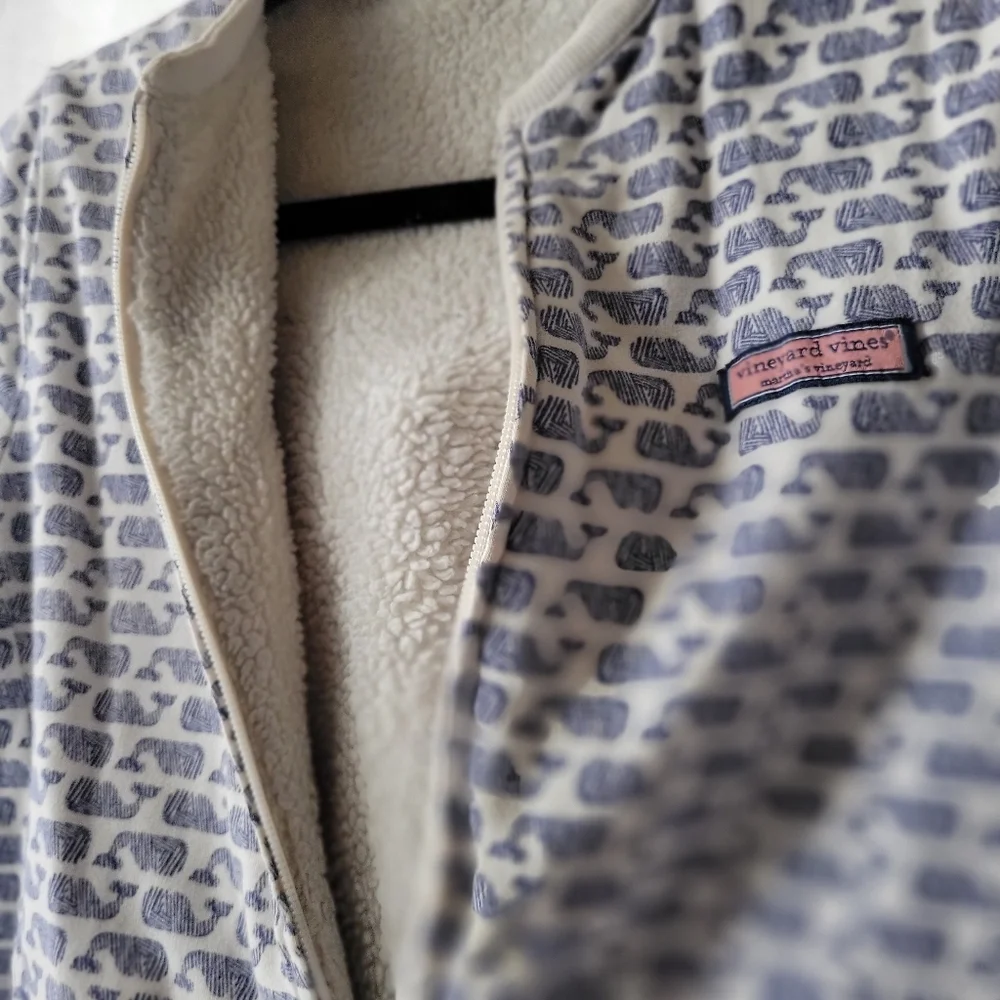 Vineyard Vines Blue and White Elephant Print Reversible Sherpa Jacket‎ Girls 10
